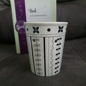 Scentsy Bud Plug-In Warmer